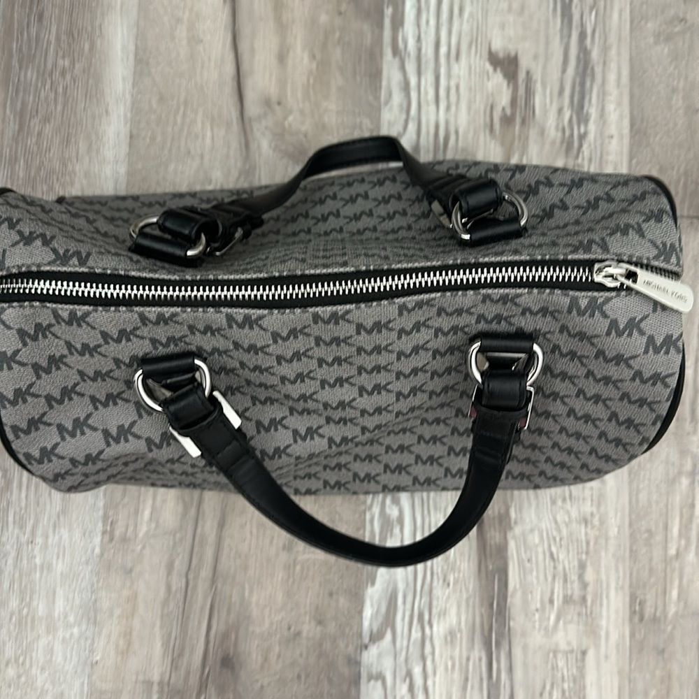 Michael Kors black and gray handbag - Picture 4 of 6